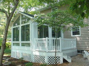 Sunroom with Viny Deck and Railing Sunroom with Viny Deck and Railing